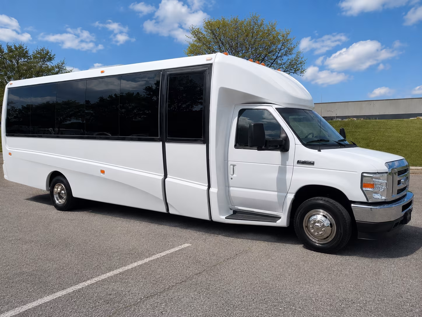 farmington hills charter bus rentals for airport transfers