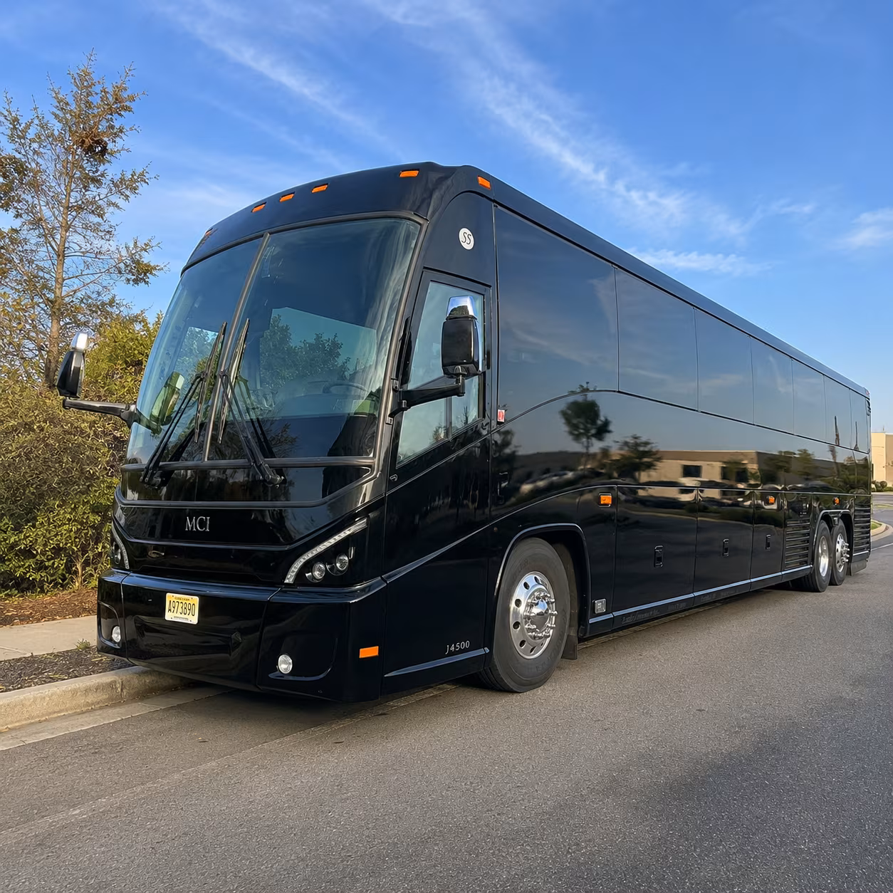 from hotel pickups on northwestern highway to curbside at dtw one bus handles it all