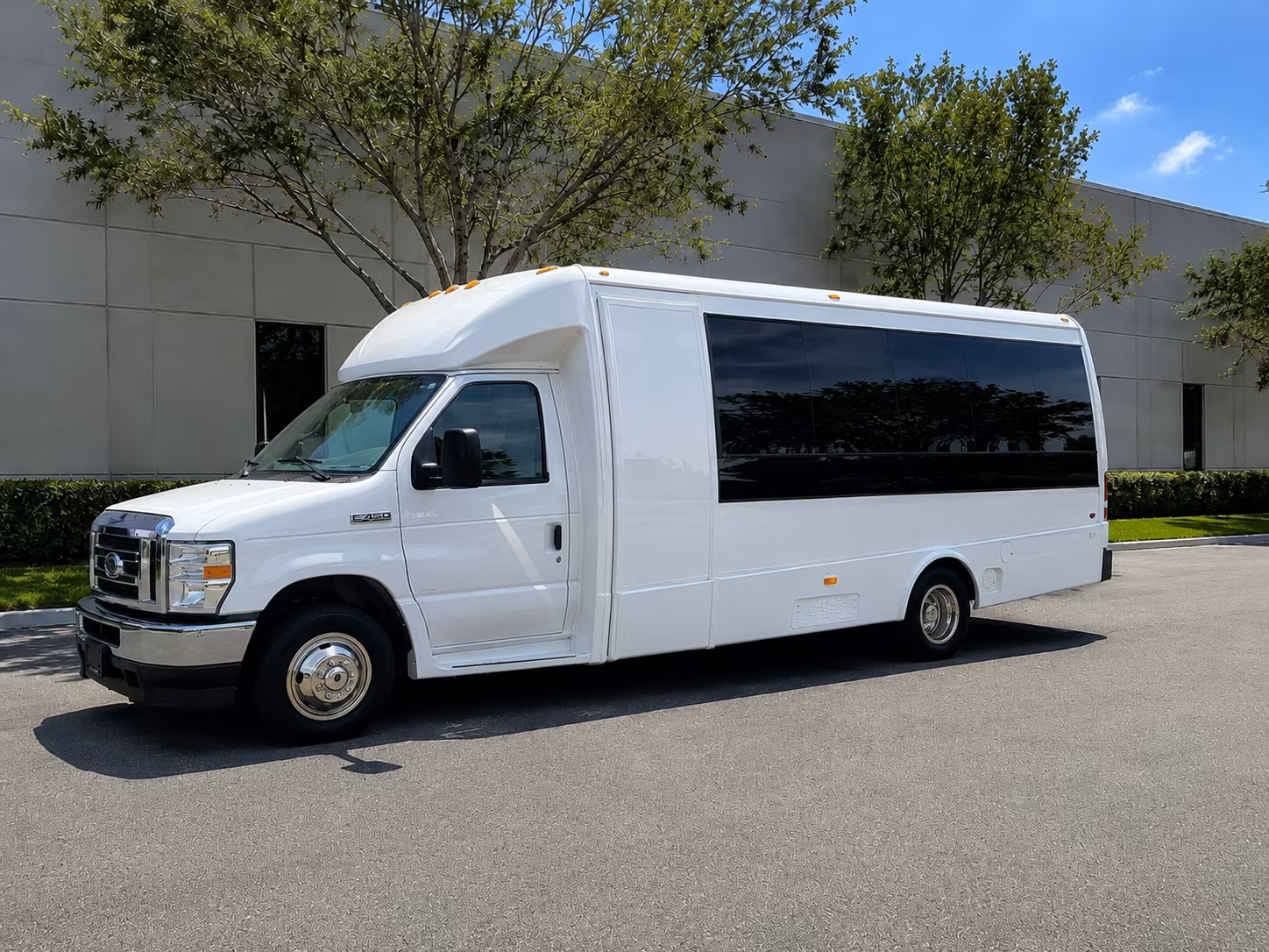 royal oak comfortable charter bus rentals for royal oak winery tours